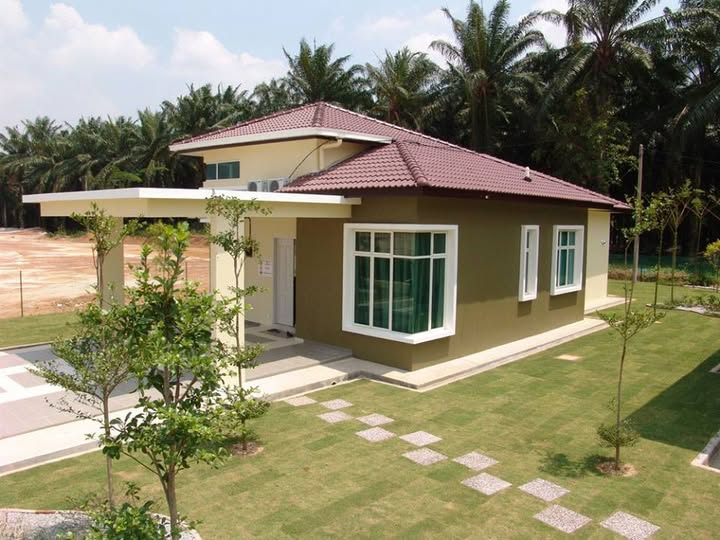 Rumah moden siap dibina dengan halaman yang kemas
